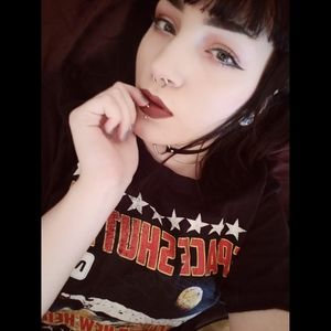 Meet your Posher, Ember